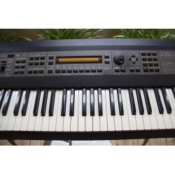 ROLAND XV-88 SYNTHESIZER WORKSTATION