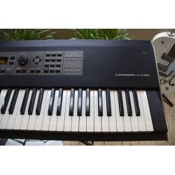 ROLAND XV-88 SYNTHESIZER WORKSTATION