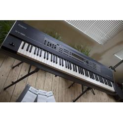 ROLAND XV-88 SYNTHESIZER WORKSTATION