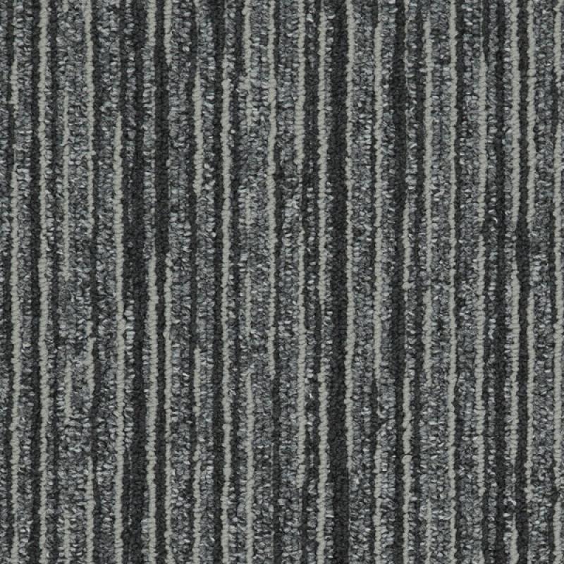 Yuton 105 tapijttegels van Interface. Nog in drie kleuren