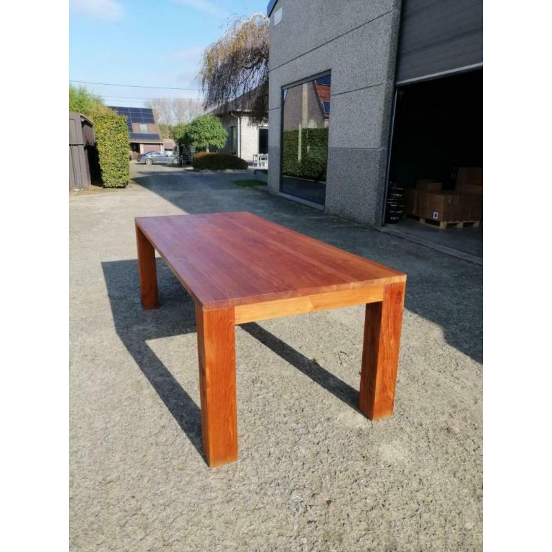 Eettafel in teak hout