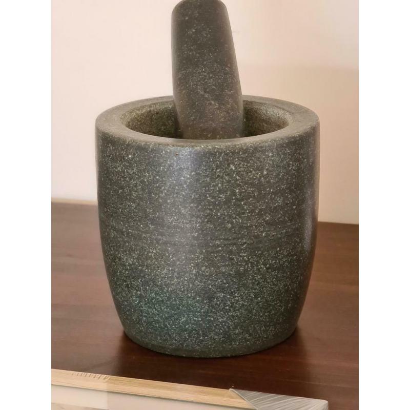 2 pestle and mortar(s)