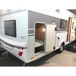 te koop caravan LMC style 490 k en voortent Vercovan