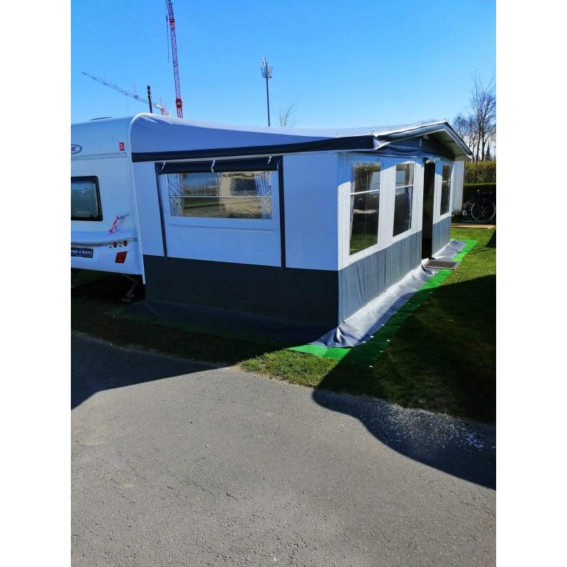 te koop caravan LMC style 490 k en voortent Vercovan