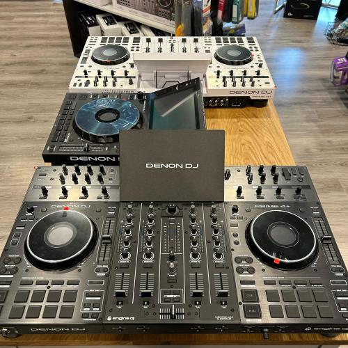 Denon DJ Prime 4+ , Allen & Heath Xone:96,  PLAYdifferently MODEL 1,   Rane Four ,  Pioneer XDJ-RX3 , Pioneer XDJ-XZ , Pioneer DJ OPUS-QUAD ,  Pioneer CDJ-3000, Pioneer DJ DJM-A9 , Pioneer CDJ-2000NXS2, Pioneer DJM-900NXS2, Pioneer DJ DJM-V10-LF