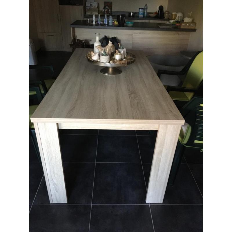 Houten eettafel