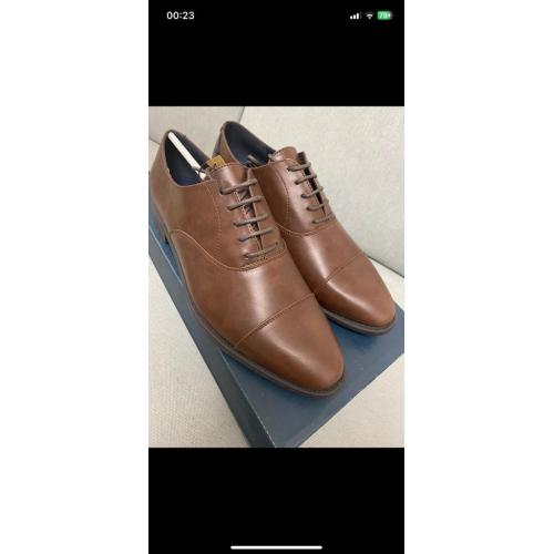 Chaussures classique neuf emballé taille 42