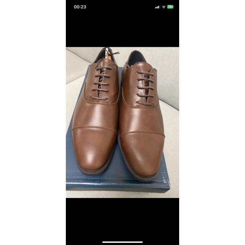 Chaussures classique neuf emballé taille 42