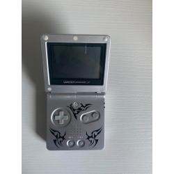 Game Boy Advance SP édition limitée Tribal + jeux