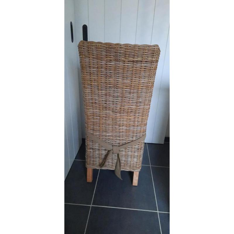 6 rieten eetkamerstoelen + kussens