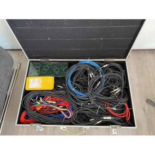 Case met meer dan 30 kabels  enz XLR,JACK,RCA,Speakon
