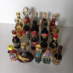 20 Miniatuur likeur flesjes - vol - Cognac, eau-de-vie, ...