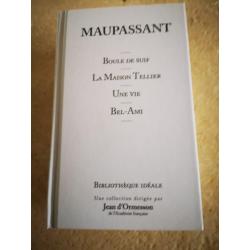 Volume de 4 romans de Maupassant.