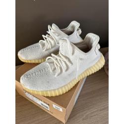 Yeezy white us8 (maat 41) gedragen.