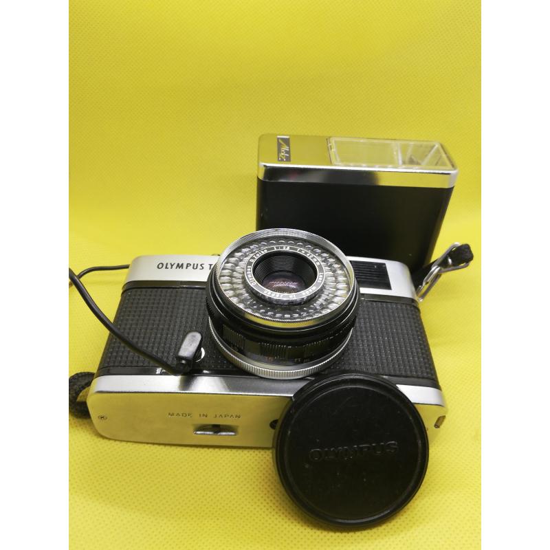 Olympus trip 35 met Mecablitz flitser en aansluitingkabel