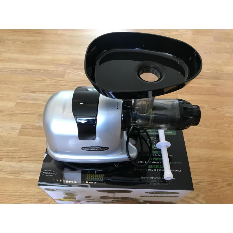 Omega slow masticating juicer J8227 silver