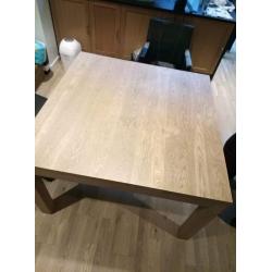 Massief houten tafel