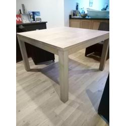 Massief houten tafel