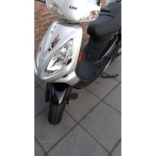 Scooter Sym JetX 50 cc zilvergrijs