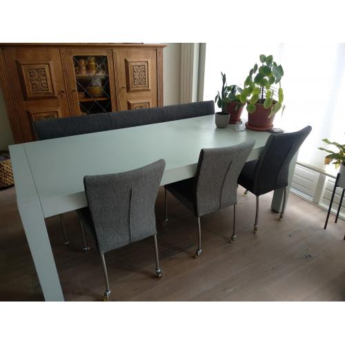 Eettafel met bank stoelen