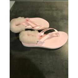 Roze teenslippers UGG met (nep-)bont