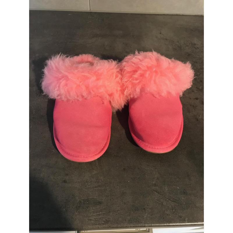 zo goed als nieuwe roze sloefen UGG met bont