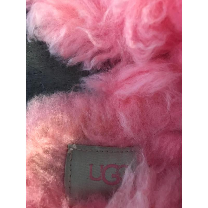 zo goed als nieuwe roze sloefen UGG met bont