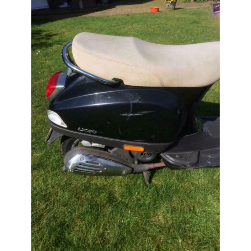 Vespa LX50 met windscherm